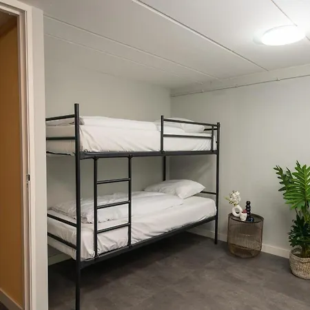 Luxe 12-persoons Groepsvilla - Gelijkvloers Met Tuin & Loungeset Βίλα