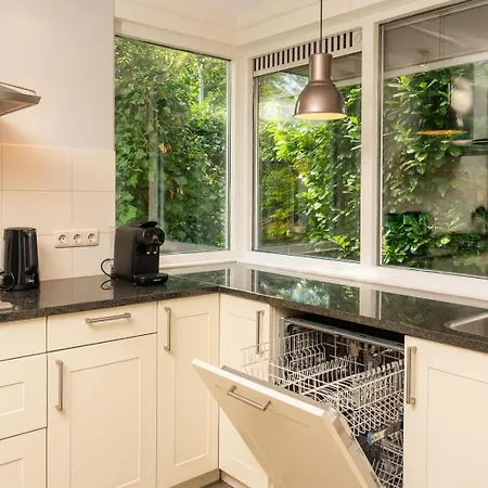 Luxe 12-persoons Groepsvilla - Gelijkvloers Met Tuin & Loungeset Βίλα