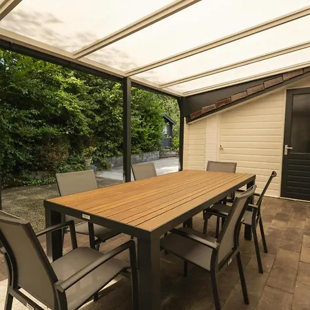 Luxe 12-persoons Groepsvilla - Gelijkvloers Met Tuin & Loungeset Βίλα *