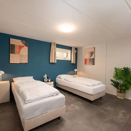 Luxe 12-persoons Groepsvilla - Gelijkvloers Met Tuin & Loungeset Villa Apeldoorn