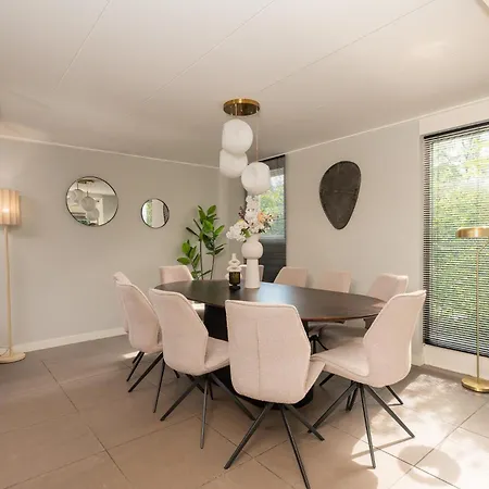Luxe 12-persoons Groepsvilla - Gelijkvloers Met Tuin & Loungeset * Άπελντουρν