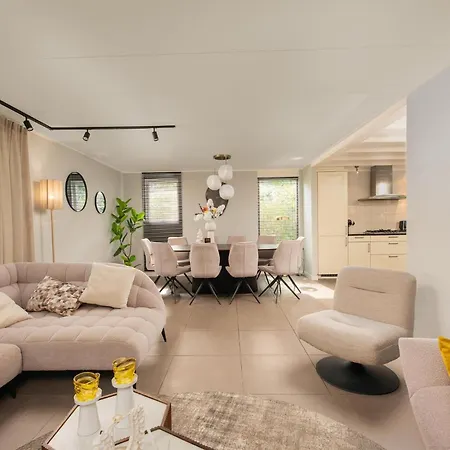 Βίλα Luxe 12-persoons Groepsvilla - Gelijkvloers Met Tuin & Loungeset Άπελντουρν
