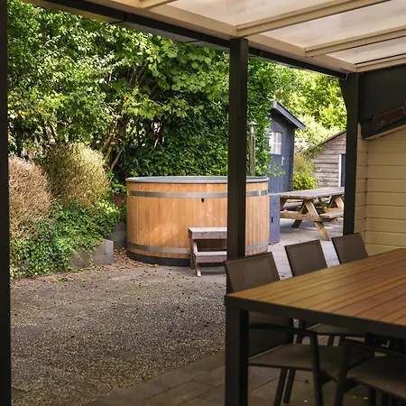 Luxe 12-persoons Groepsvilla - Gelijkvloers Met Tuin & Loungeset Apeldoorn