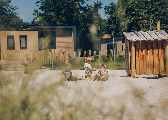 빌라 Luxe 12-persoons Groepsvilla - Gelijkvloers Met Tuin & Loungeset